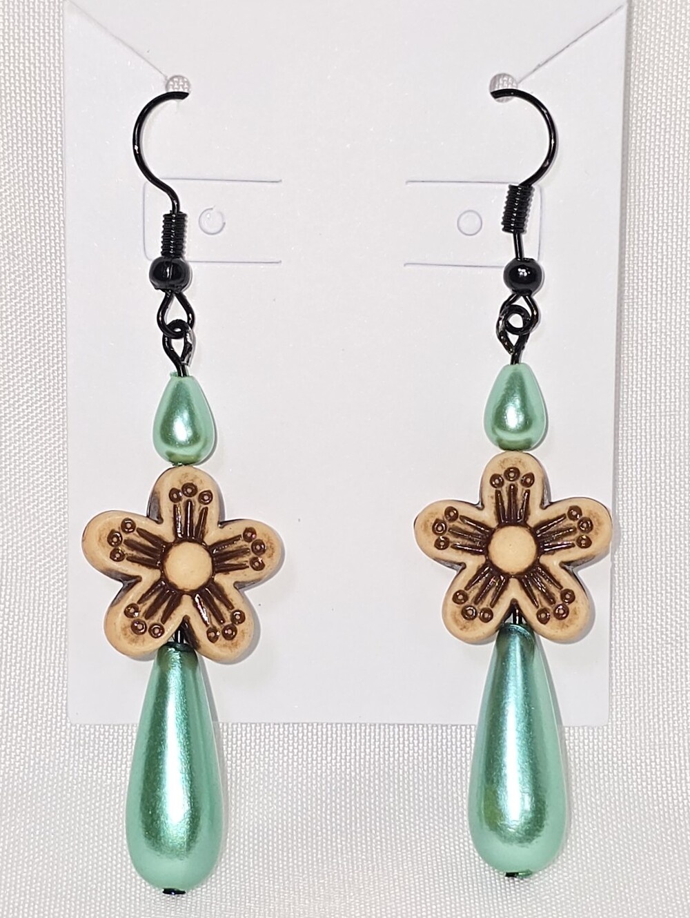 Green Glass Teardrop Beaded Floral Dangling Drop Earrings, Garden Boho